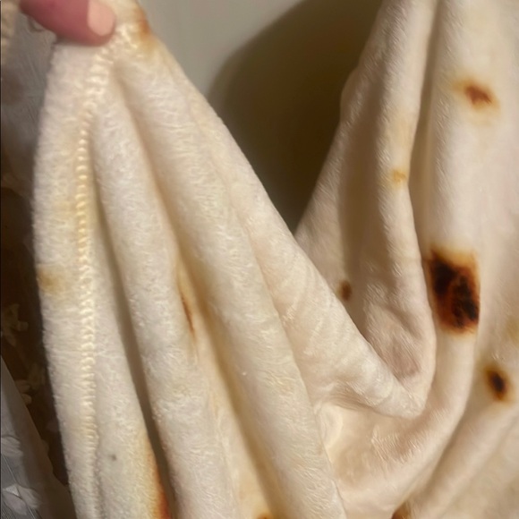 Cozy Tortilla Blanket - Picture 5 of 7